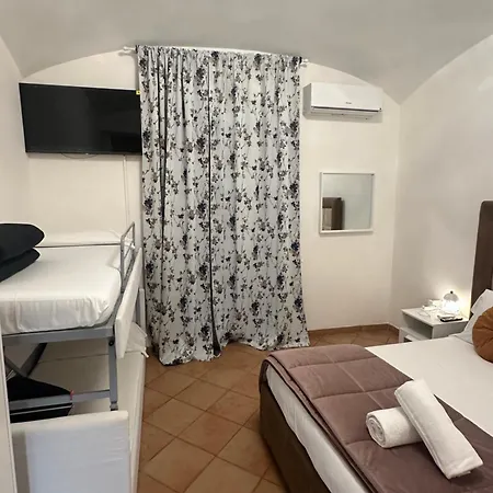 Pensión Western Termini *