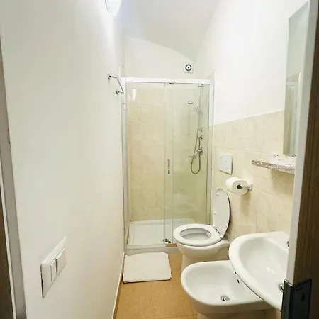 Western Termini Pensión *