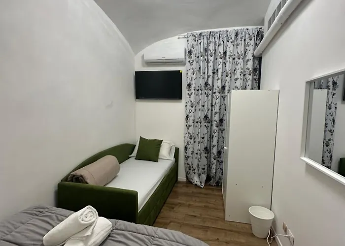 招待所 Western Termini *