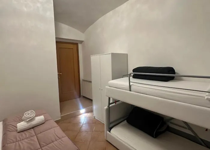 招待所 Western Termini