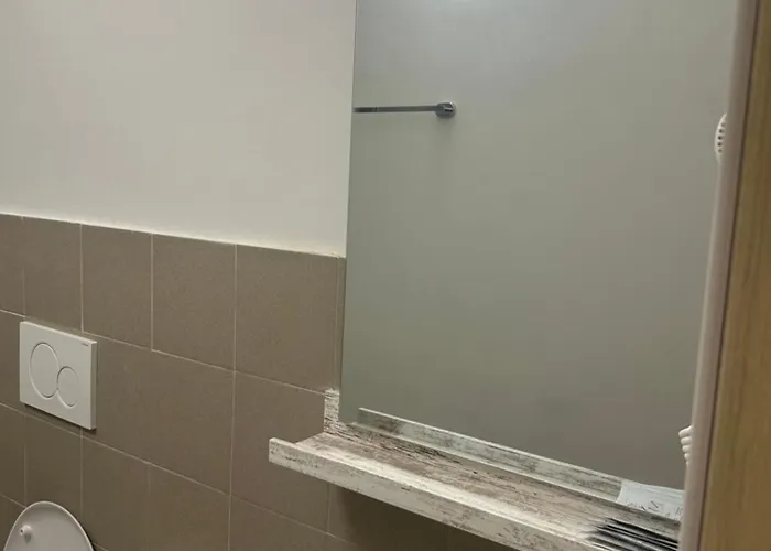 Western Termini 招待所 *