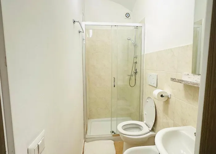 Western Termini 招待所 *